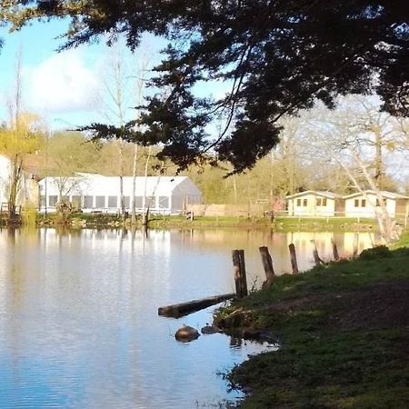 Domaine De L'Etanchet Hotel Saint-Hilaire-le-Vouhis Bagian luar foto