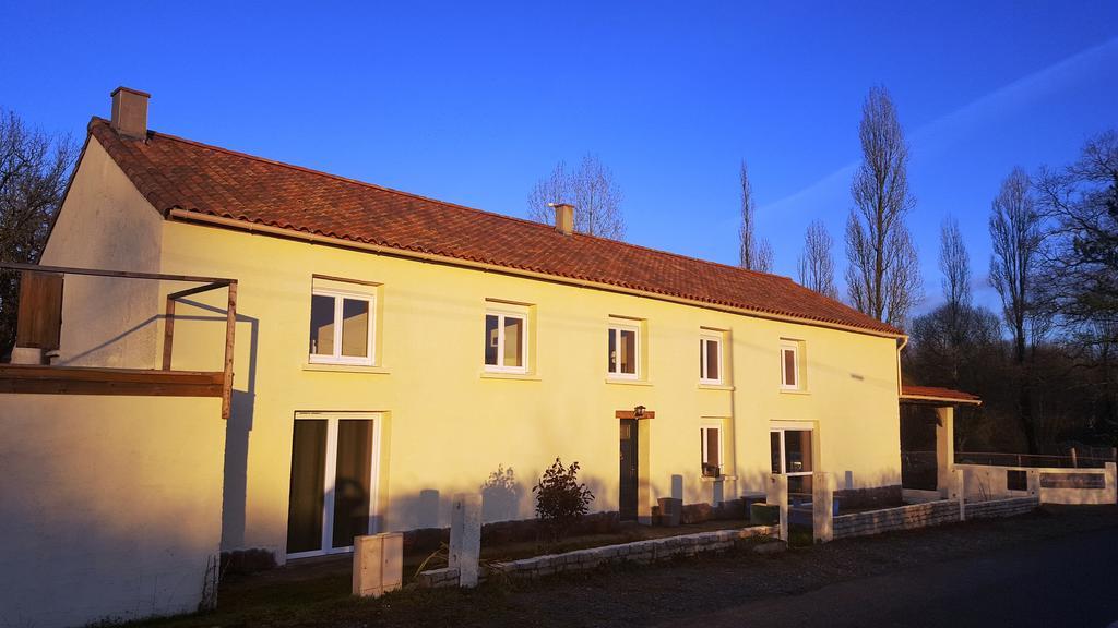 Domaine De L'Etanchet Hotel Saint-Hilaire-le-Vouhis Bagian luar foto